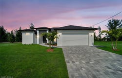 3913 NE 9th Avenue, Cape Coral, FL 33909