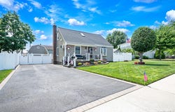 7 Farmedge Road, Bethpage, NY 11714