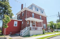 252 PARKWAY, EWING, NJ 08618