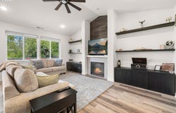 1655 N BROADWAY St, Estacada, OR 97023