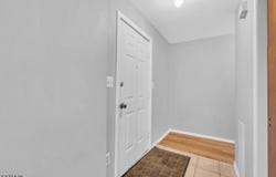 15 Donna Dr, East Hanover Twp., NJ 07936-3585