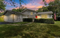 385 Northgate Road, Lindenhurst, IL 60046