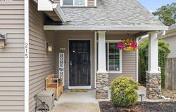 215 E HEREFORD St, Gladstone, OR 97027