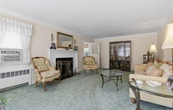 1 Beech Court, Malverne, NY 11565