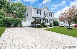 8 Highview Road, East Brunswick, NJ 08816