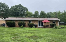 2213 S Woodbridge Drive, Yorktown, IN 47396
