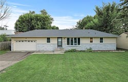 1116 Roselawn Avenue W, Roseville, MN 55113