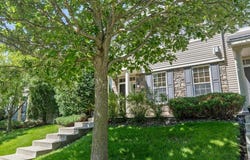 1068 Hillvale Avenue N, Oakdale, MN 55128