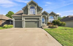 1208 NW Cedar Lane, Grain Valley, MO 64029