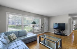 1001 Hillcrest Place, St Charles, MO 63301