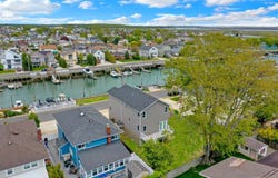 1010 California Place S, Island Park, NY 11558