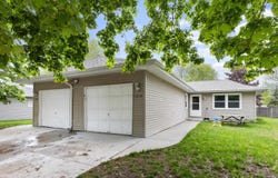 1208 GROVE Street, MENASHA, WI 54952-2012