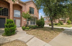 385 Ivan Drive, Lewisville, TX 75067