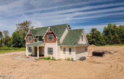 8 Matthews Dr, Milford, PA 18337
