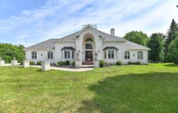 W289n4756 Wild Rose Ct, Hartland, WI 53029