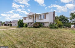 1886 RACHEL DRIVE, CARLISLE, PA 17013