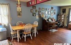 1228 S CLAY Avenue, Jacksonville, IL 62650