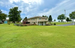 502 S Country Club Rd, Chanute, KS 66720