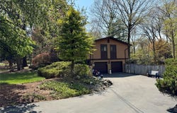 15 Highland Avenue, Chestnut Ridge, NY 10977
