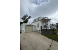 619 1st St NE, Devils Lake, ND 58301
