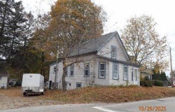 15 West St, Milford, NH 03055