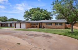 221 Redwood Lane, Levelland, TX 79336