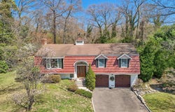 28 Greentree Court, Northport, NY 11768