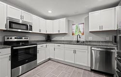 915 4th Avenue, Leavenworth, KS 66048