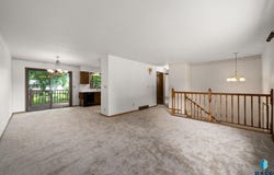 3104 S Hawthorne Ave, Sioux Falls, SD 57105