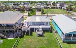 1016 S Magnolia St, ROCKPORT, TX 78382