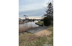 53 Melbury Road, Babylon, NY 11702