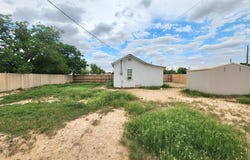 512 E 8th St, McCamey, TX 79752