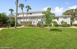 125 RIVER BEND Place unit: Bld. D, Welaka, FL 32193