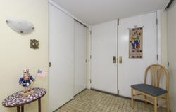 6100 W Stonehedge Dr, Greenfield, WI 53220
