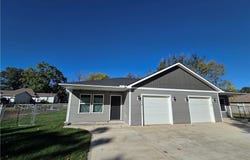 32 E 7th Street, Adrian, MO 64720