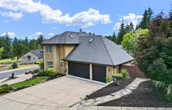 1155 HOLLY AVE, Cottage Grove, OR 97424