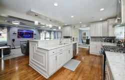 8841 Kathy Lane, Des Plaines, IL 60016