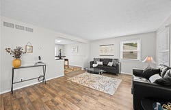 911 COPPERKETTLE Road, Webster, NY 14580
