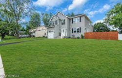 41 Avondale Lane, Aberdeen, NJ 07747