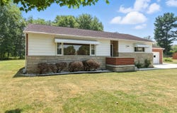 102 Woodruff Road, Wolcottville, IN 46795