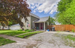 811 6th Avenue E, Oskaloosa, IA 52577