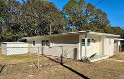 130 Sikes Dr, Crestview, FL 32539