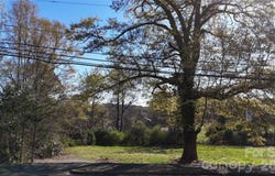33 Pinecrest Avenue, Great Falls, SC 29055