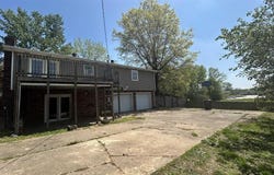 625 Westside Dr, Madisonville, KY 42431