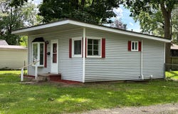111 Prospect Street, Plainwell, MI 49080