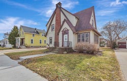 829 PROSPECT Avenue, OSHKOSH, WI 54901
