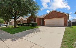 9033 Golden Sunset Trail, Fort Worth, TX 76244