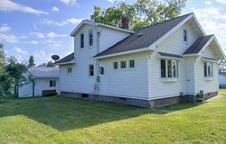 712 8th St, Cloquet, MN 55720