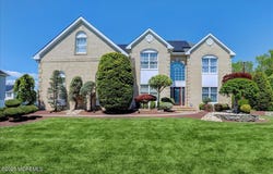2 Shore Oaks Drive, Farmingdale, NJ 07727