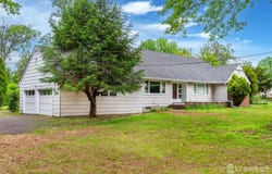 108 Midwood Way, Colonia, NJ 07067